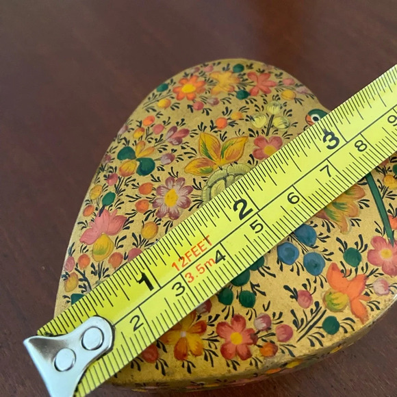 Vintage Hand Painted Lacquered Heart Shaped Wooden Trinket Box Kashmir India - Picture 10 of 11